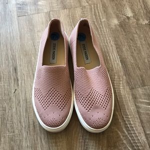 DUSTY PINK STEVE MADDEN SLIPONS (NWOT)